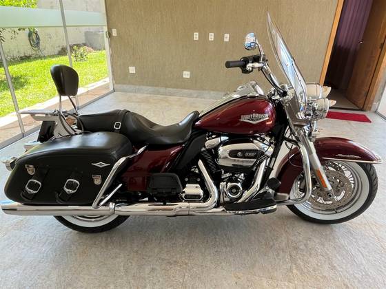 HARLEY-DAVIDSON ROAD KING CLASSIC 